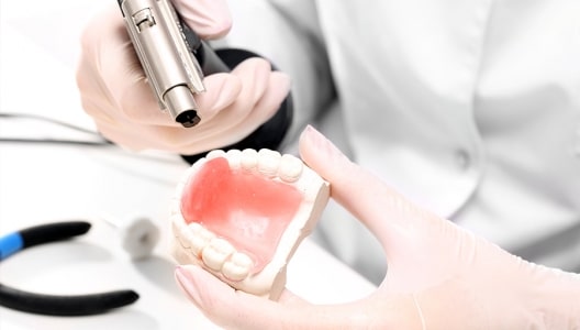 protesi dentale venezia - realizzazione dentiera venezia - dentista dr.riccardo paniccia